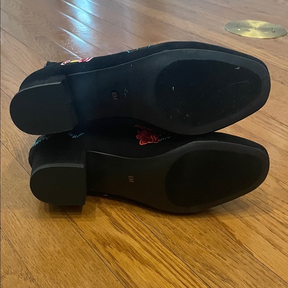 Betsey Johnson Black Ankle Boots with Colorful Floral Embroidery - Picture 6 of 8